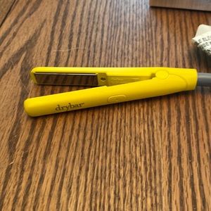 DryBar Mini flat iron